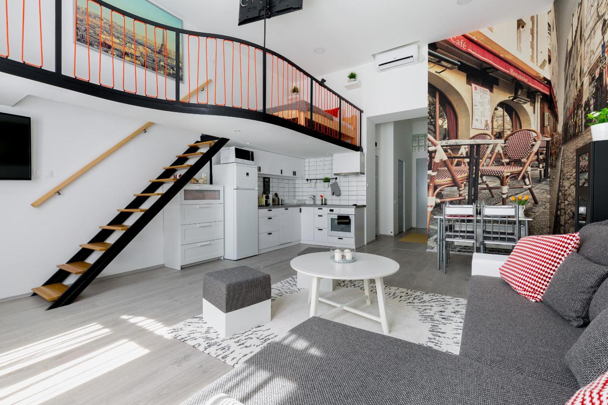 Cobblestone Quarters With A Wave Of Colour Apartment