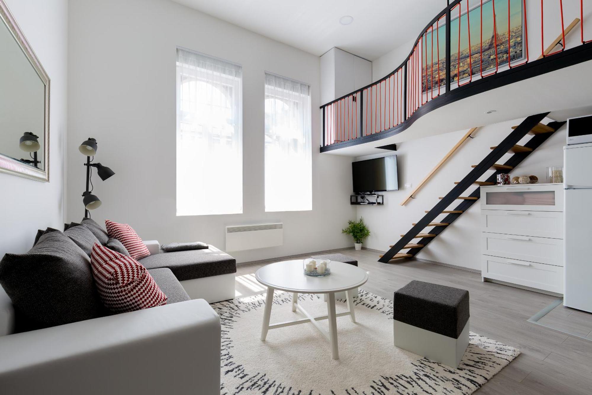 Cobblestone Quarters With A Wave Of Colour Apartment *