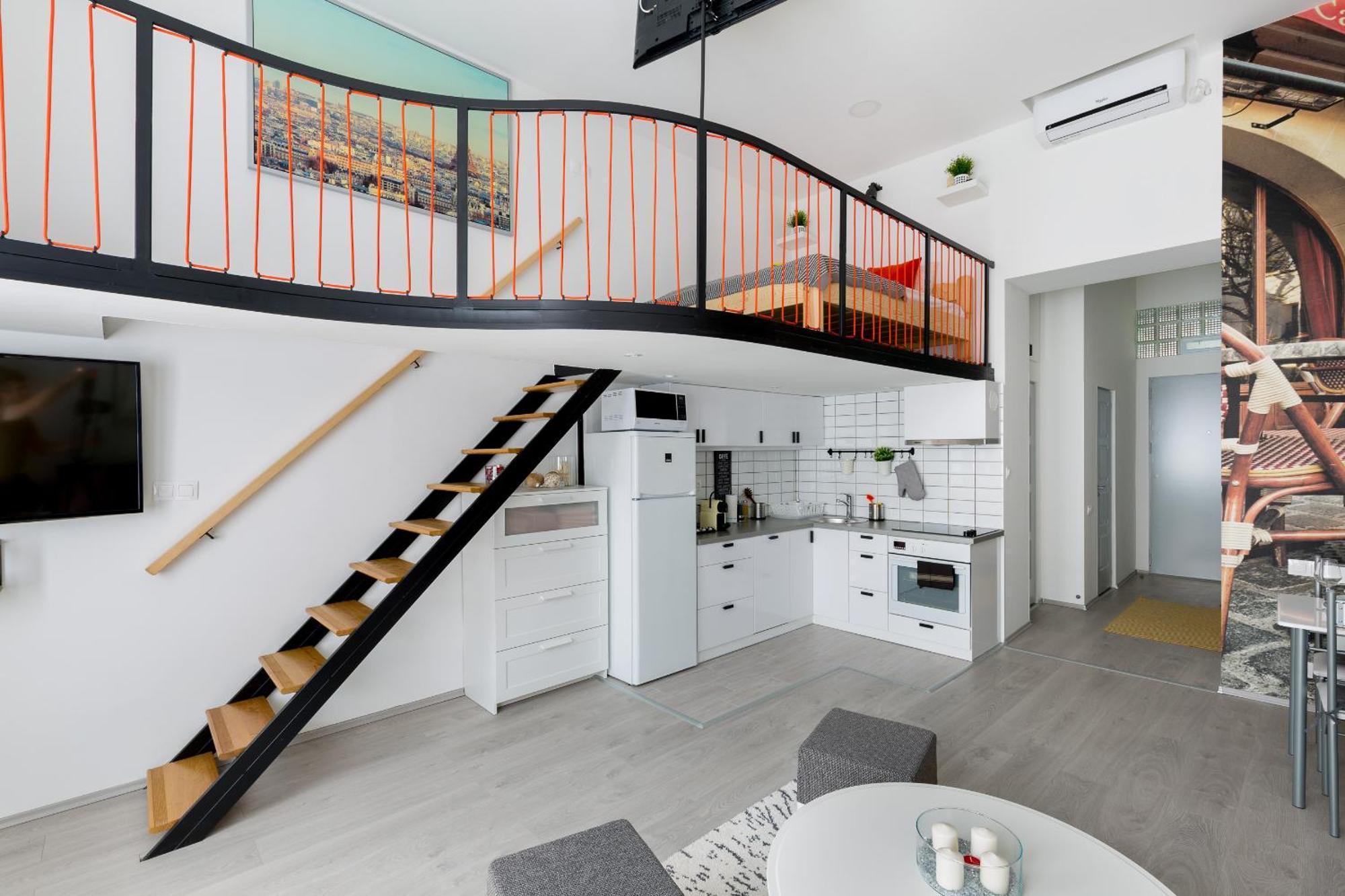 Apartment Cobblestone Quarters With A Wave Of Colour Budapest
